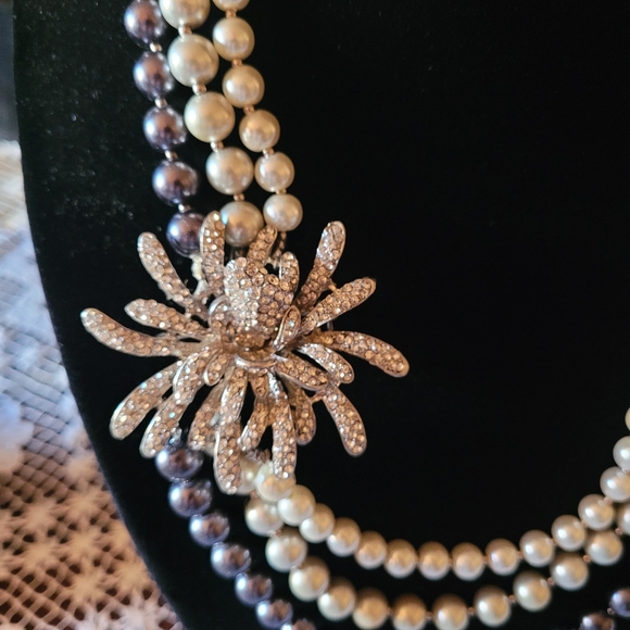 3 strings pearls with crystal brouche - Picture 6 of 6